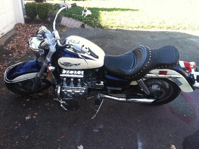 1998 HONDA VALKYRIE It has 89k on it, It has some dents and dings